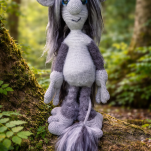 Käsitsi heegeldatud mänguasi-Tahmakratinna