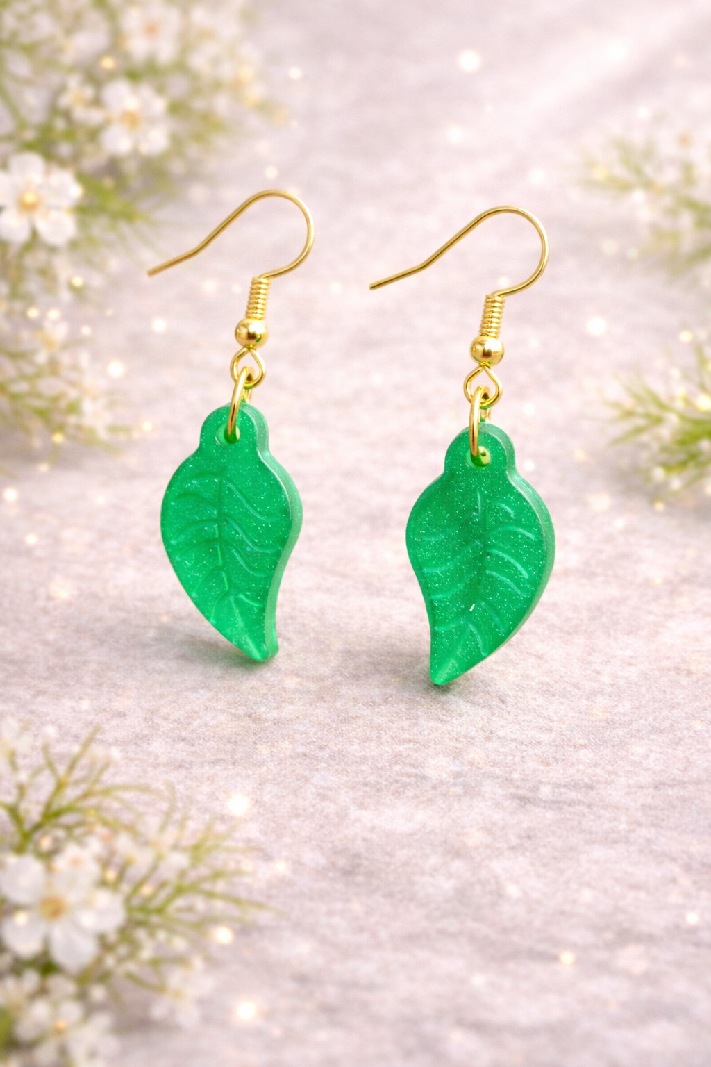 Käsitööna valmistatud epoksiidvaigust lehekõrvarõngad