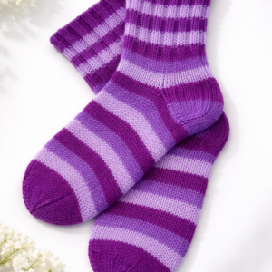 Lillad triibulised käsitsi kootud sokid, suurus 31