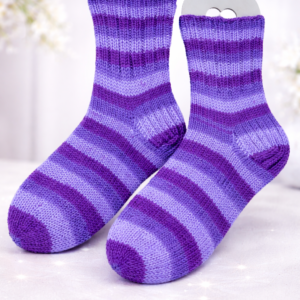 Triibulised käsitsi kootud sokid, suurus 30