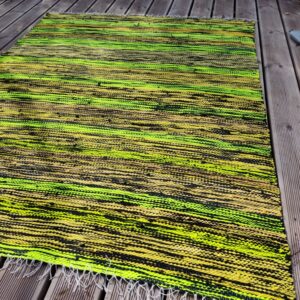 Käsitsi kootud trikoovaip „Kollane energia“ – 156 × 126 cm
